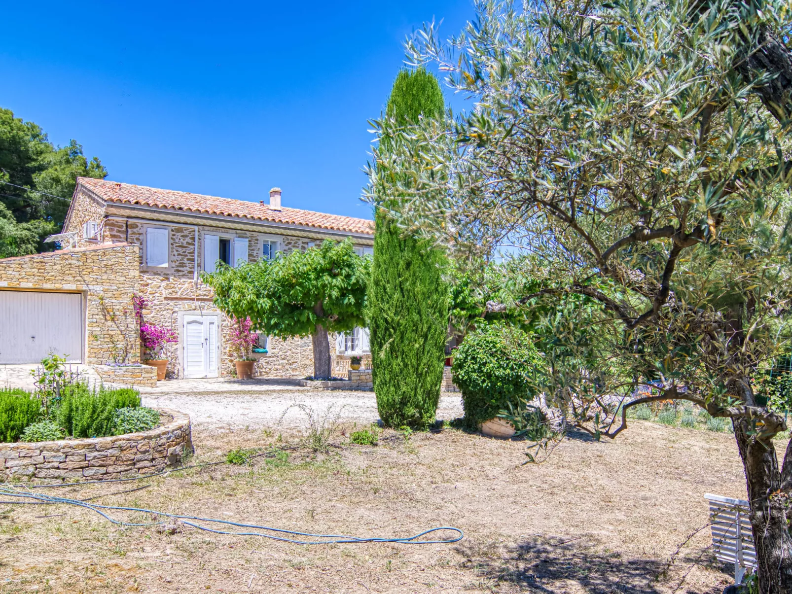 La Bastide de Magdeleine-Outside