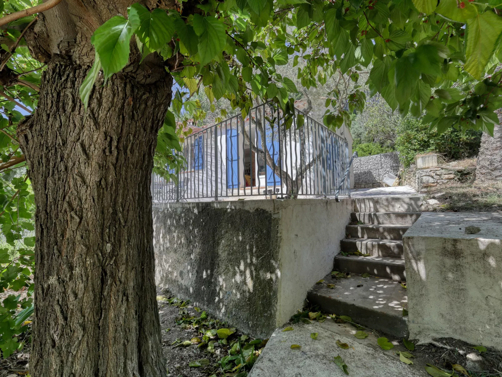 La Source-Outside