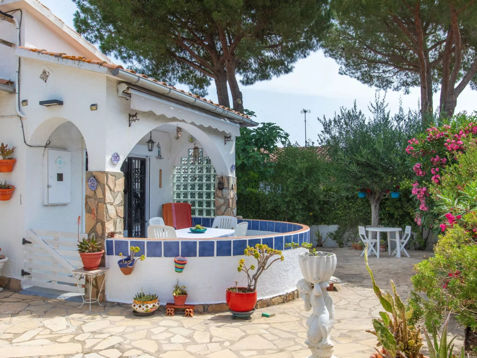 La Bahia-Outside