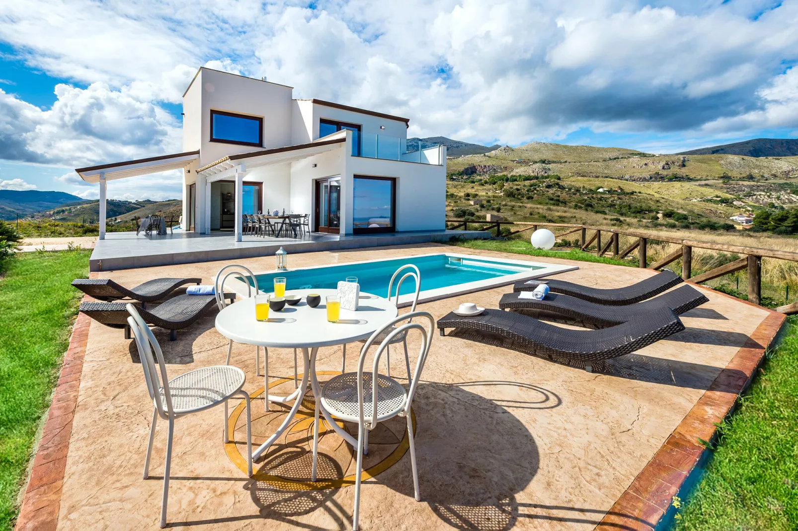 Villa Rocchi Livreri-Terrace balcony