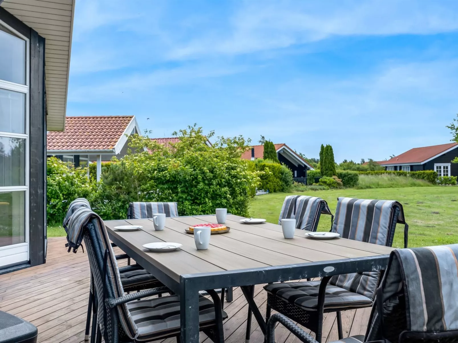 "Birtir" - 1.2km from the sea-Outside