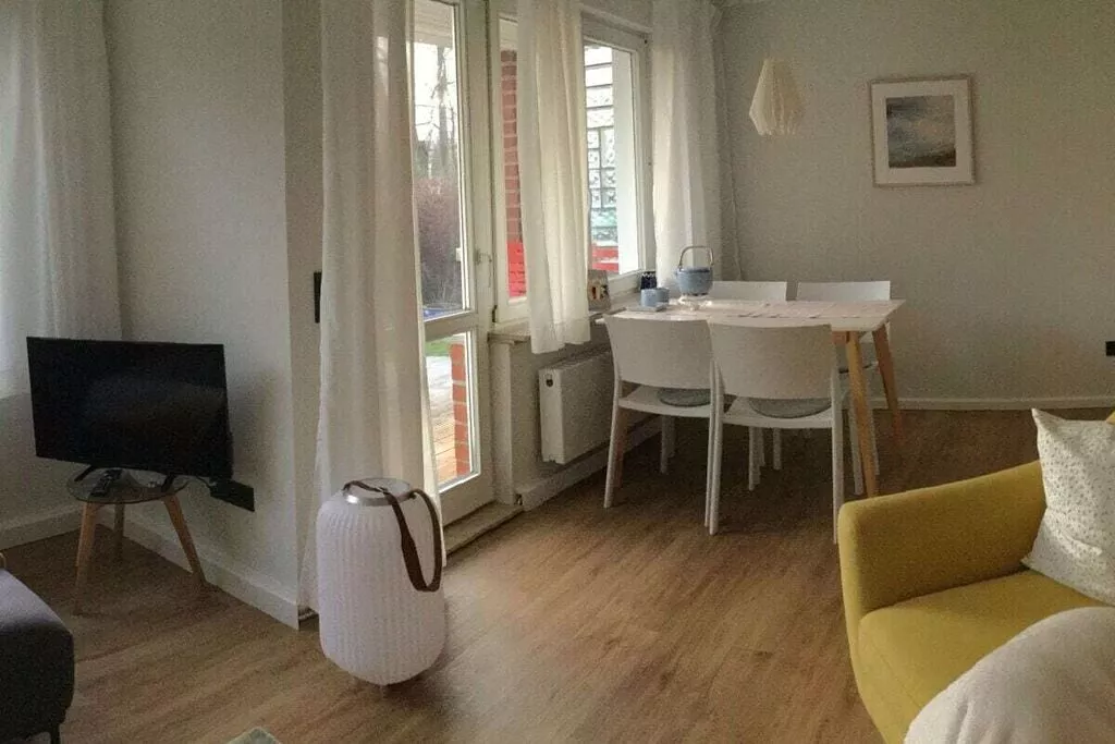 267813-Dining room