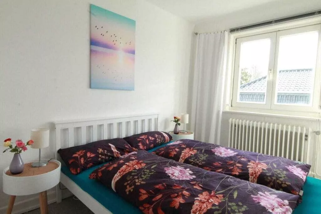 17143-Bedroom