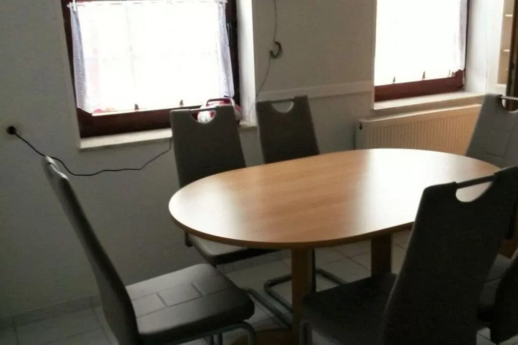 46042-Dining room