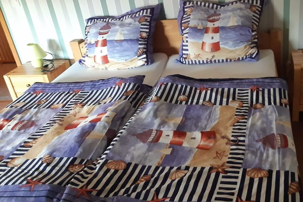 46042-Bedroom
