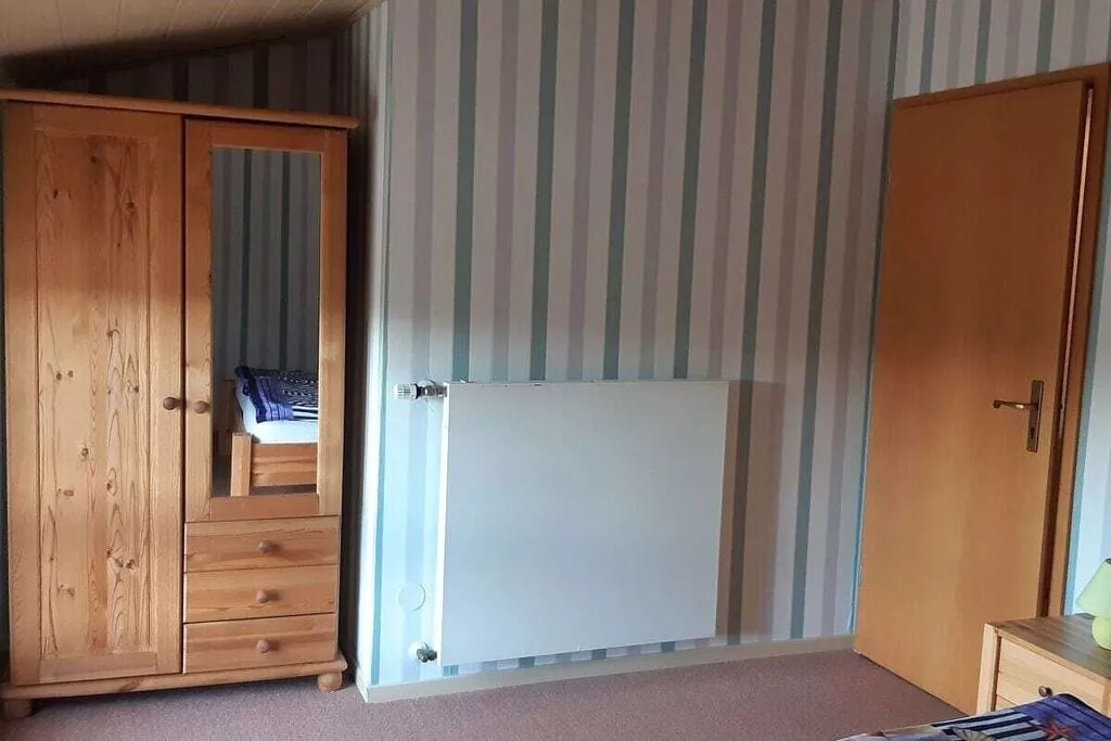 46042-Bedroom