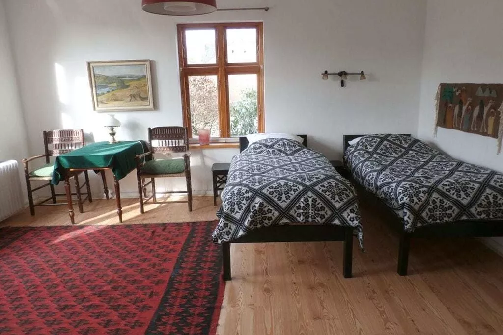 107517-Bedroom
