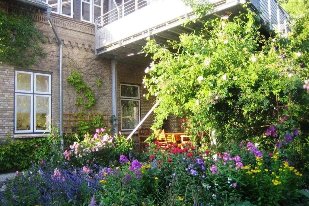 107517-Gardens summer