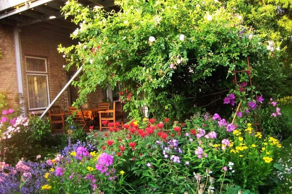 107517-Gardens summer