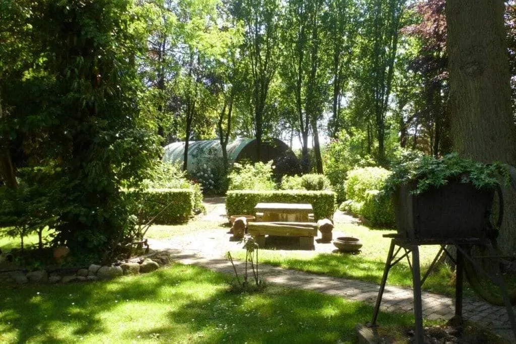 165295-Gardens summer