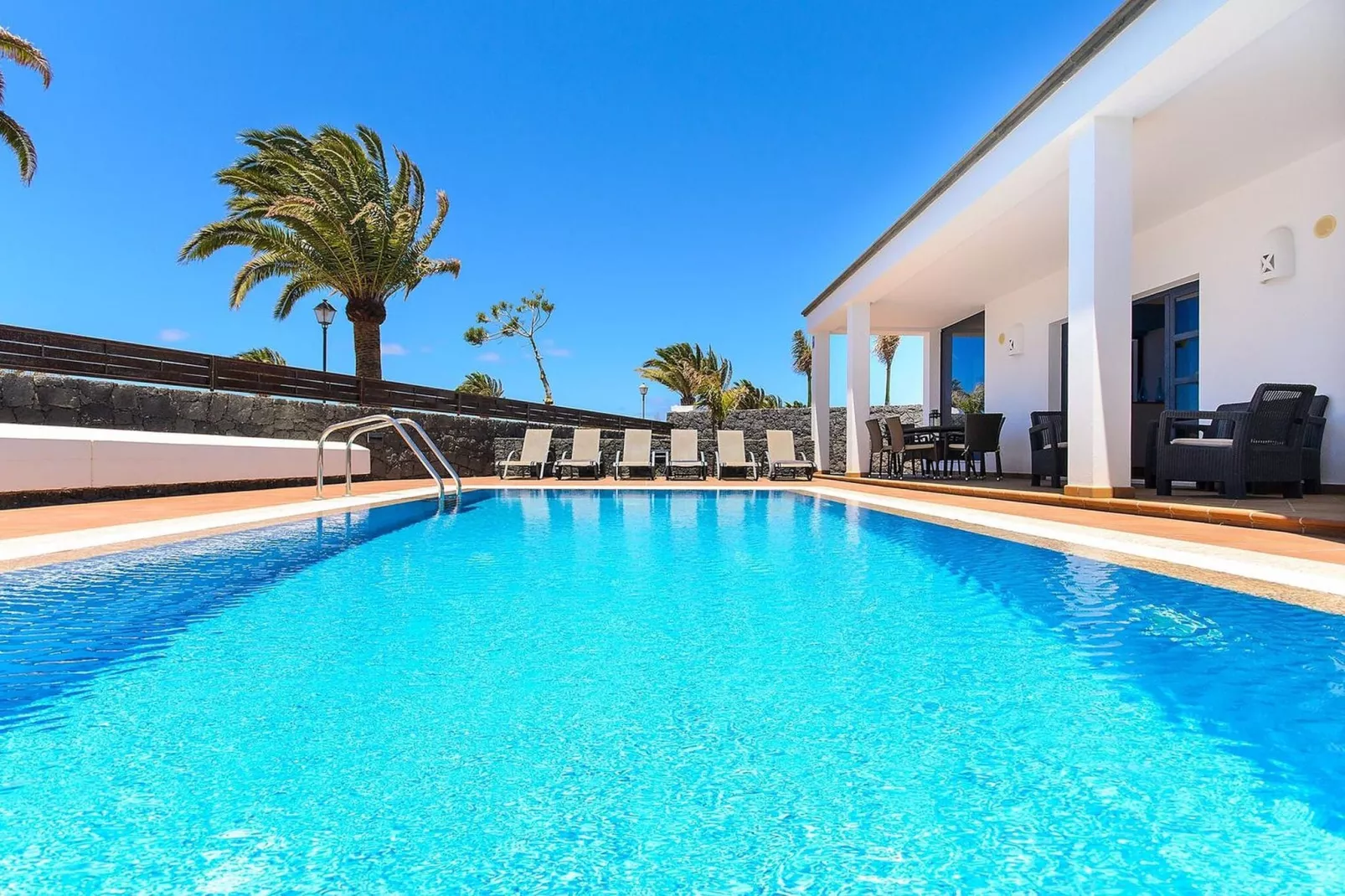 Villa B-Pool