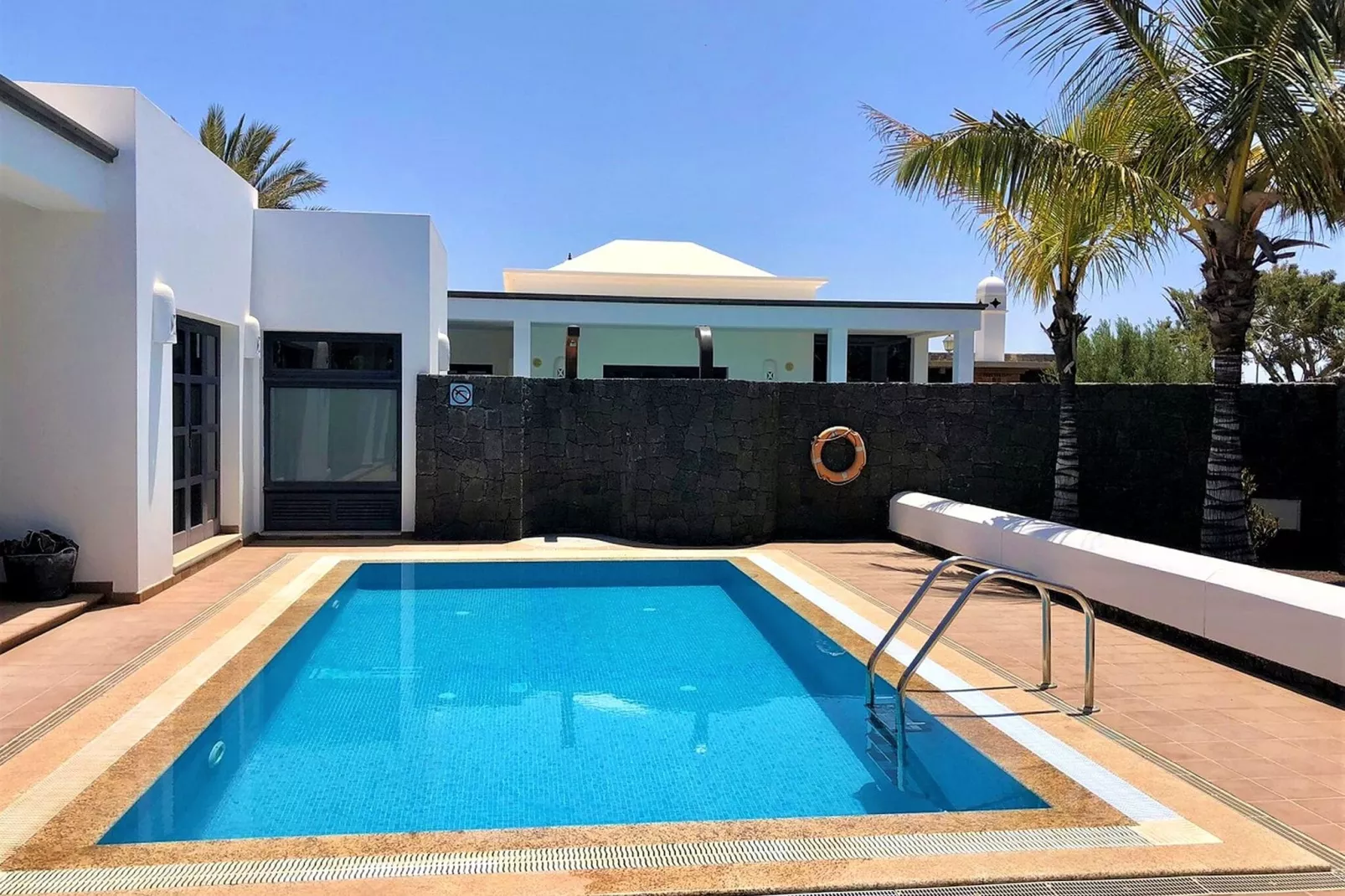 Villa B-Pool