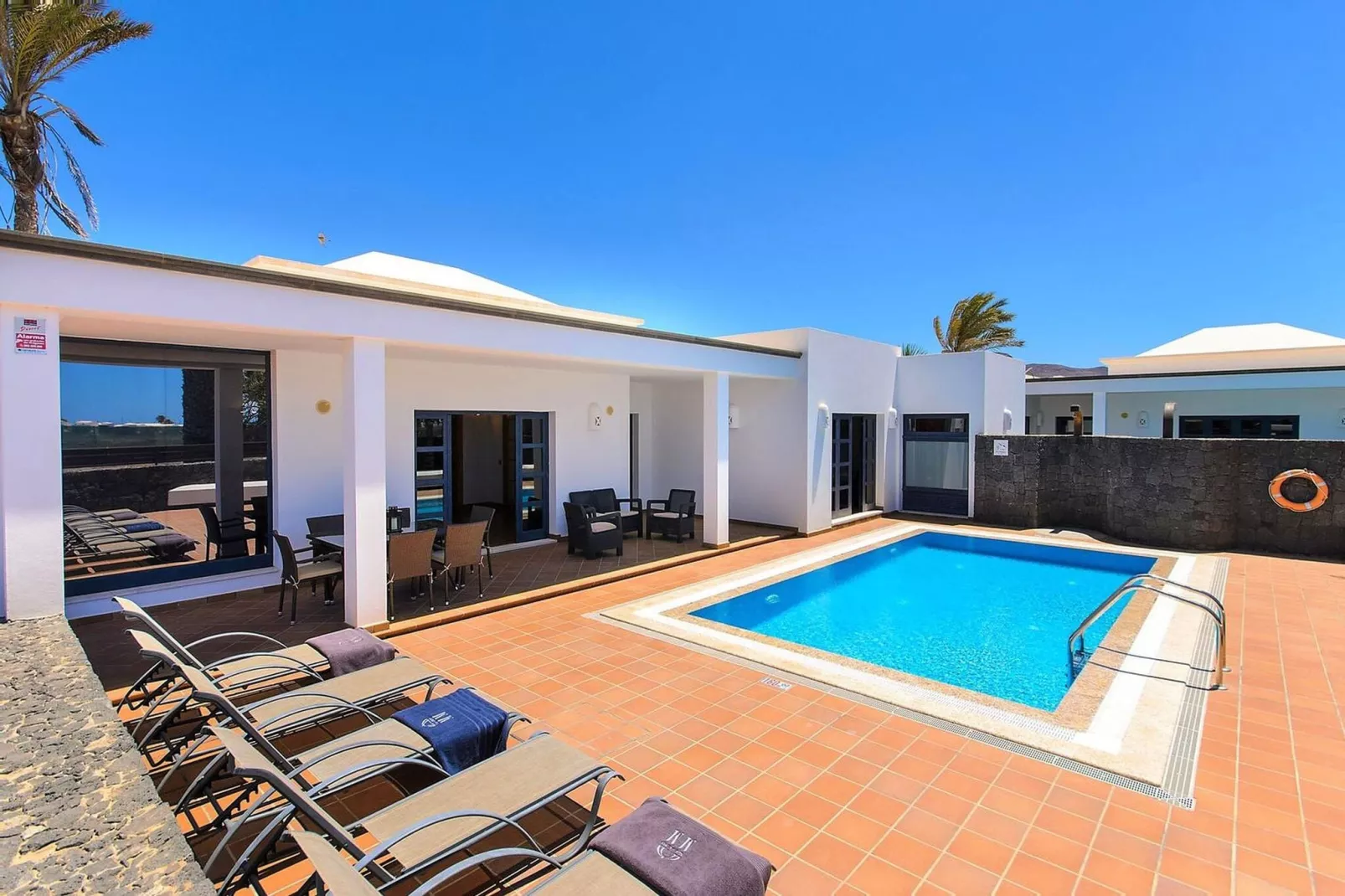 Villa B-Pool