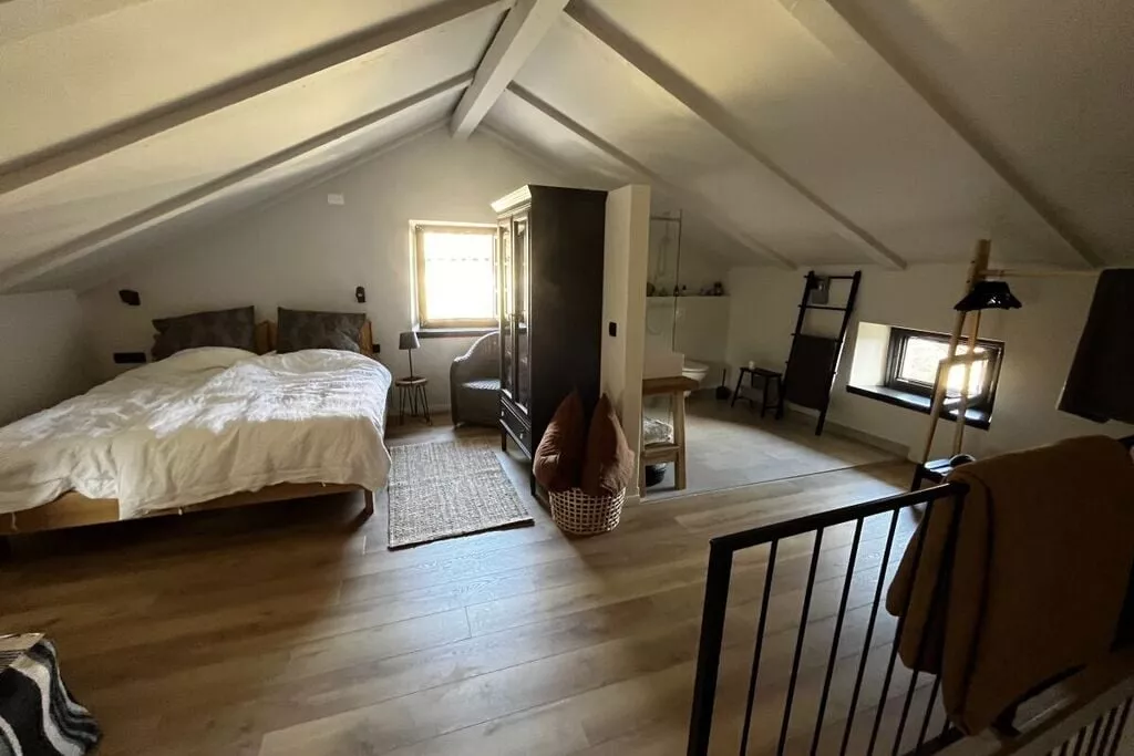 396437-Bedroom
