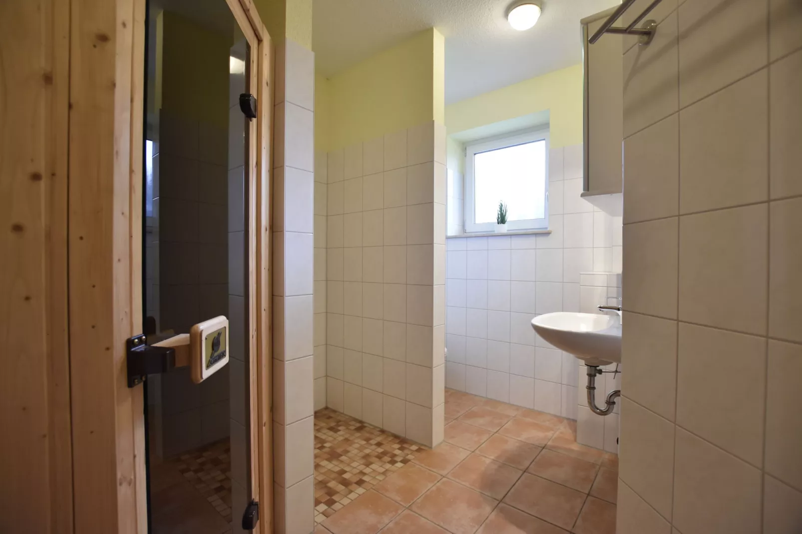 Ferienhaus für Gruppen Z5-Badezimmer