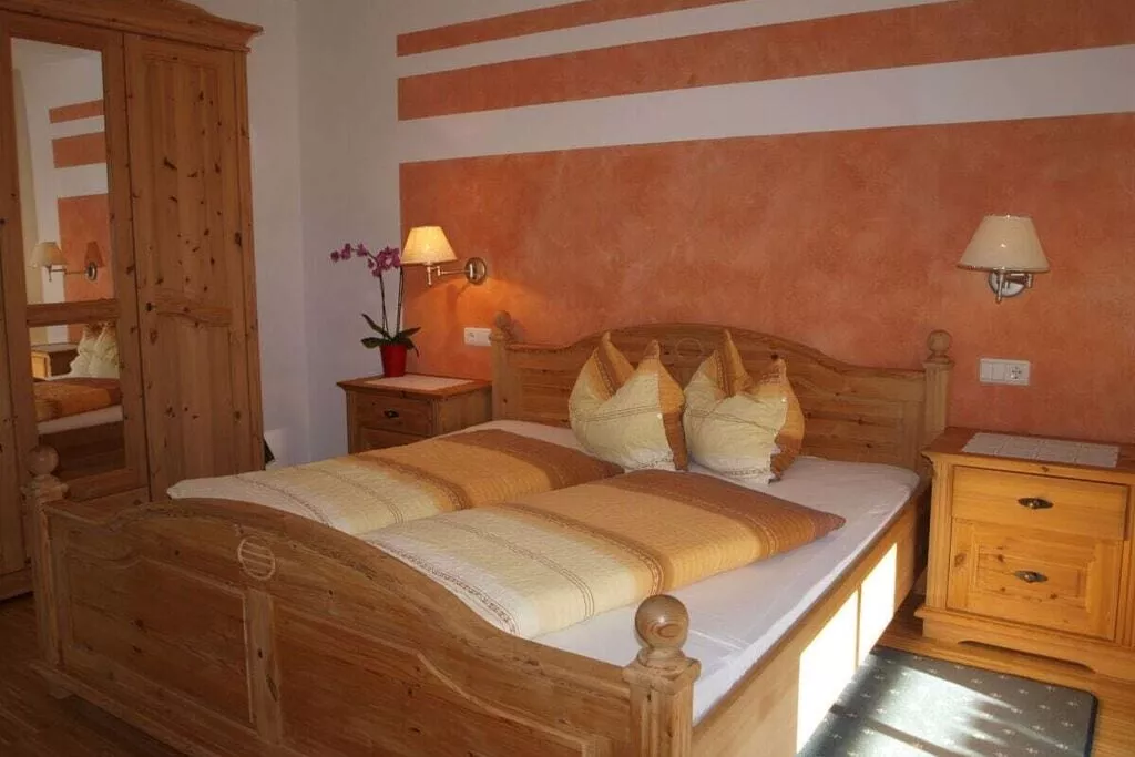 182651-Bedroom