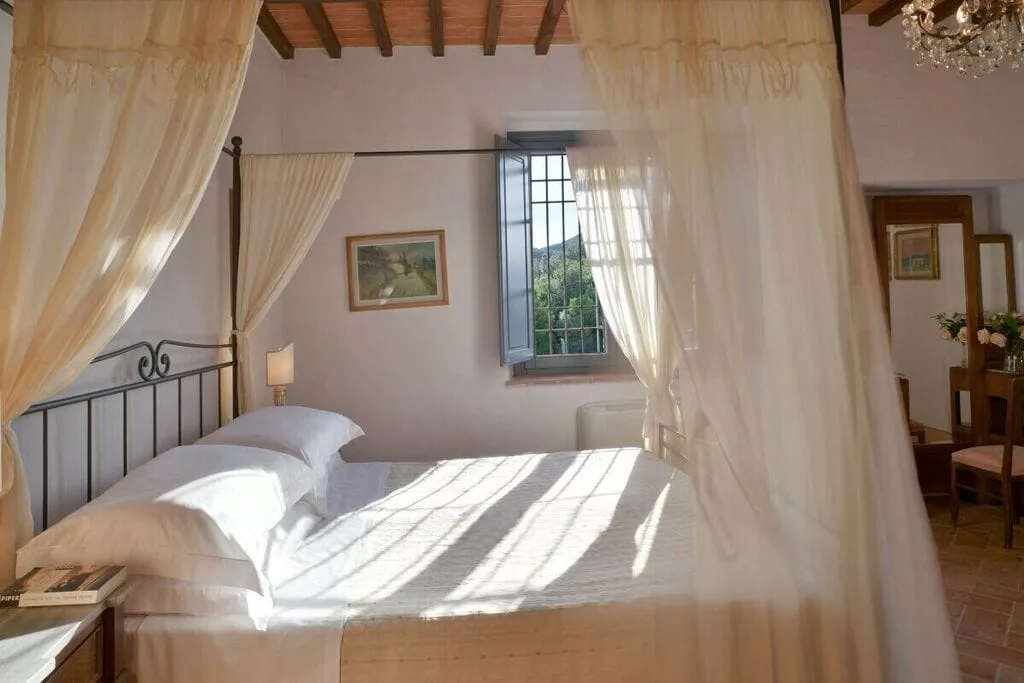 227034-Bedroom