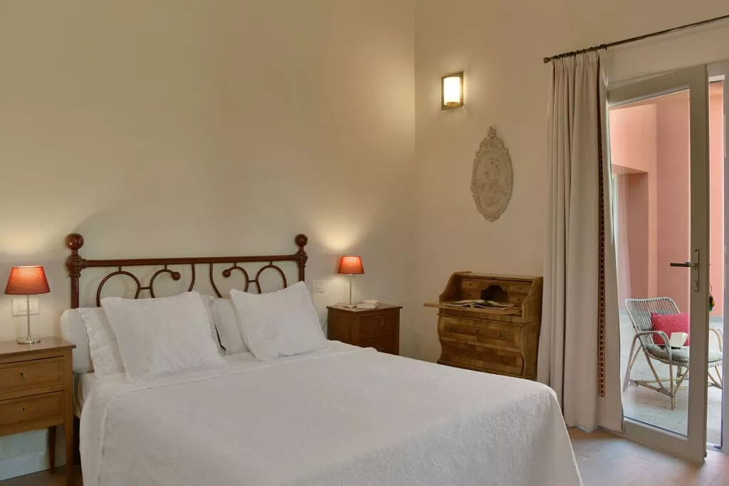 458072-Bedroom