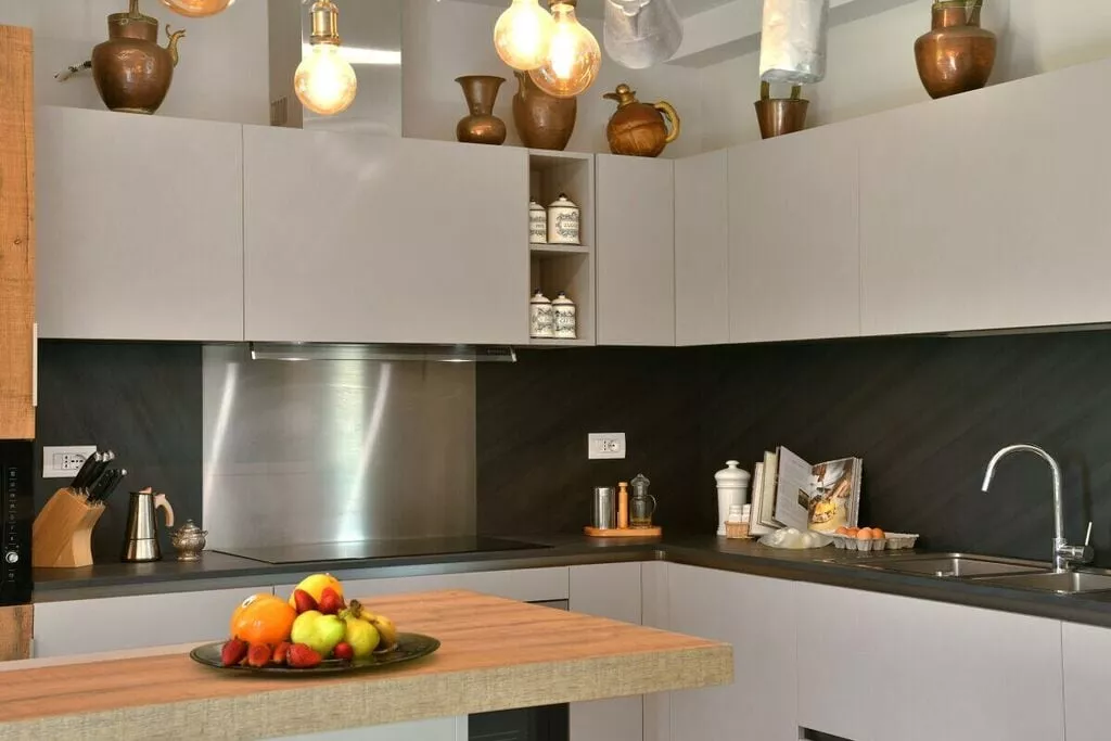 458072-Kitchen