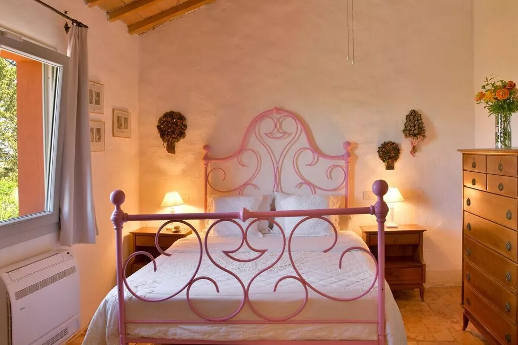 458072-Bedroom