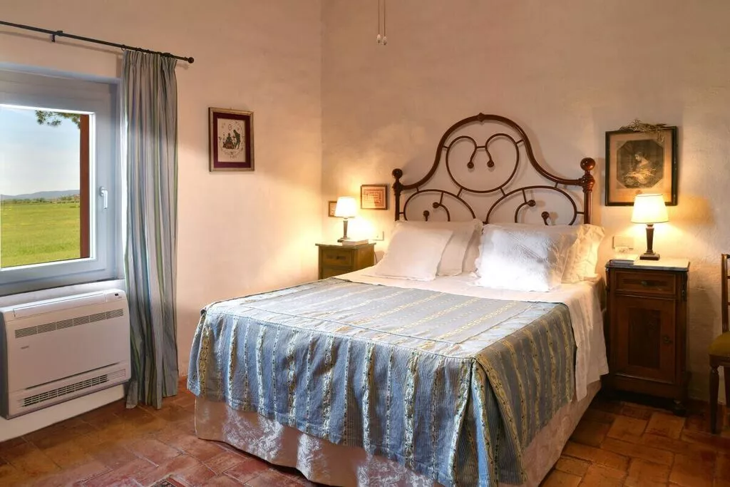 458072-Bedroom