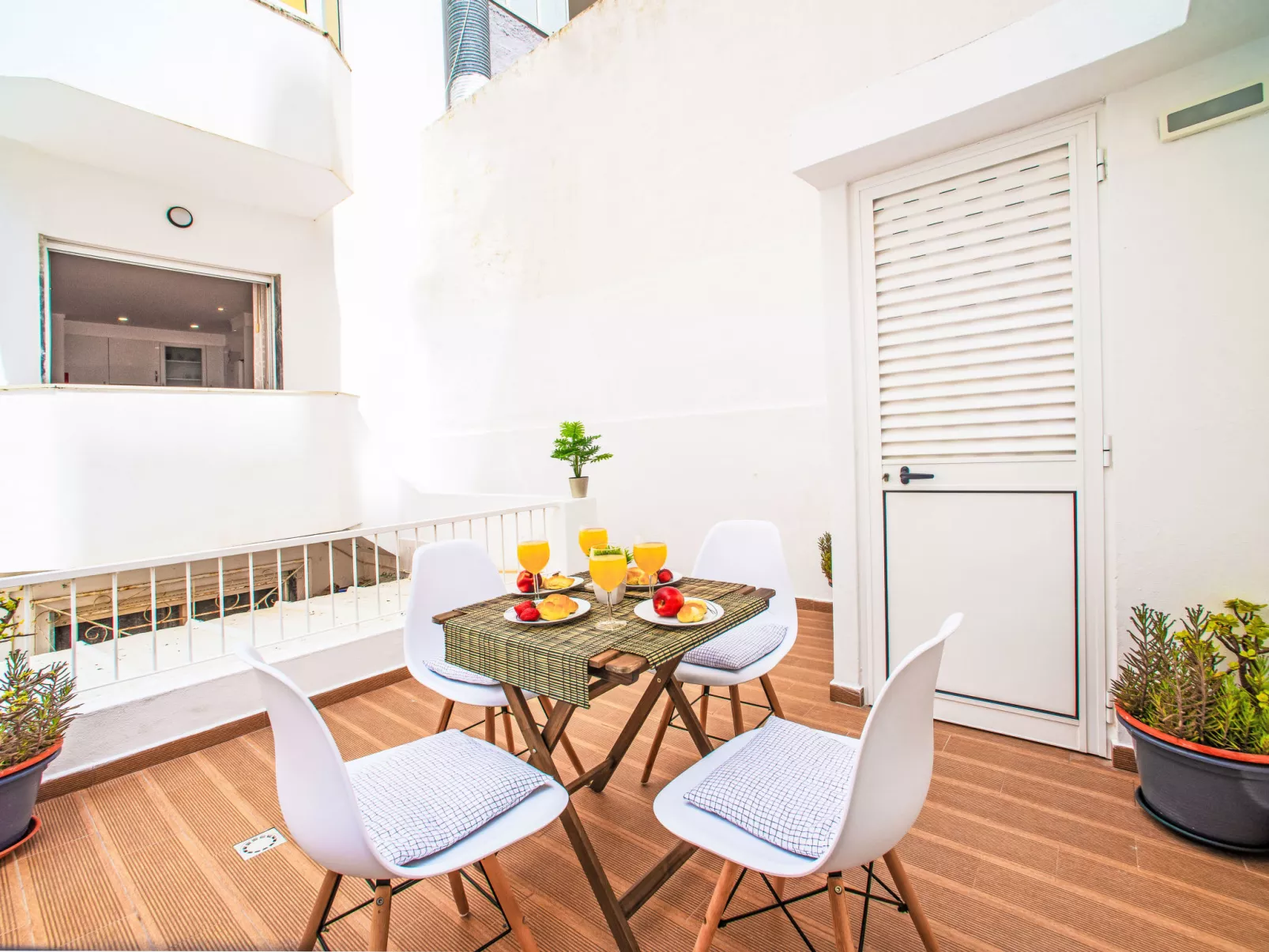 Seaside Getaways-Inside