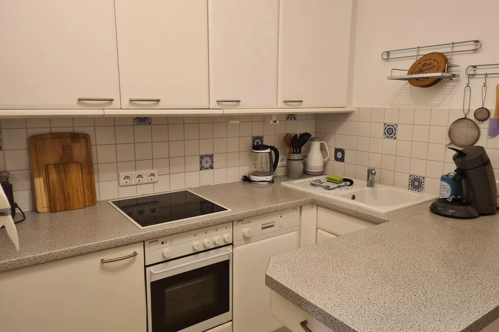 Schöne Wohnung im reetgedachten Bauernhaus-Cuisine