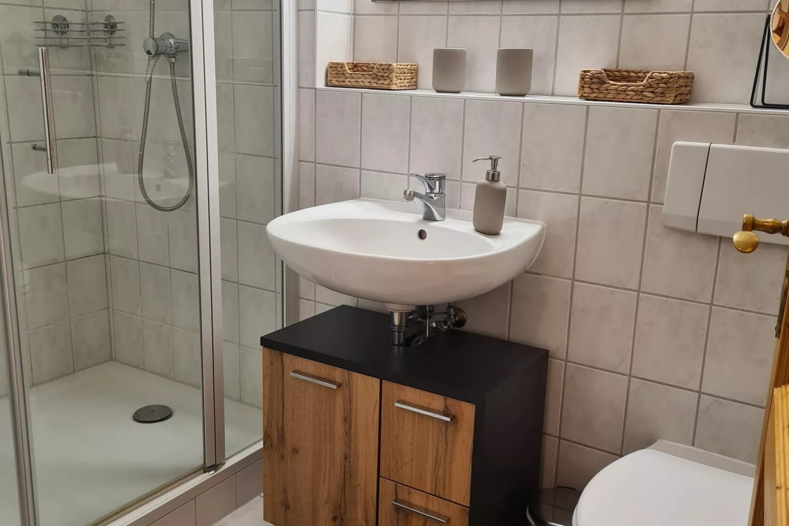 Schöne Wohnung im reetgedachten Bauernhaus-Salle de bain