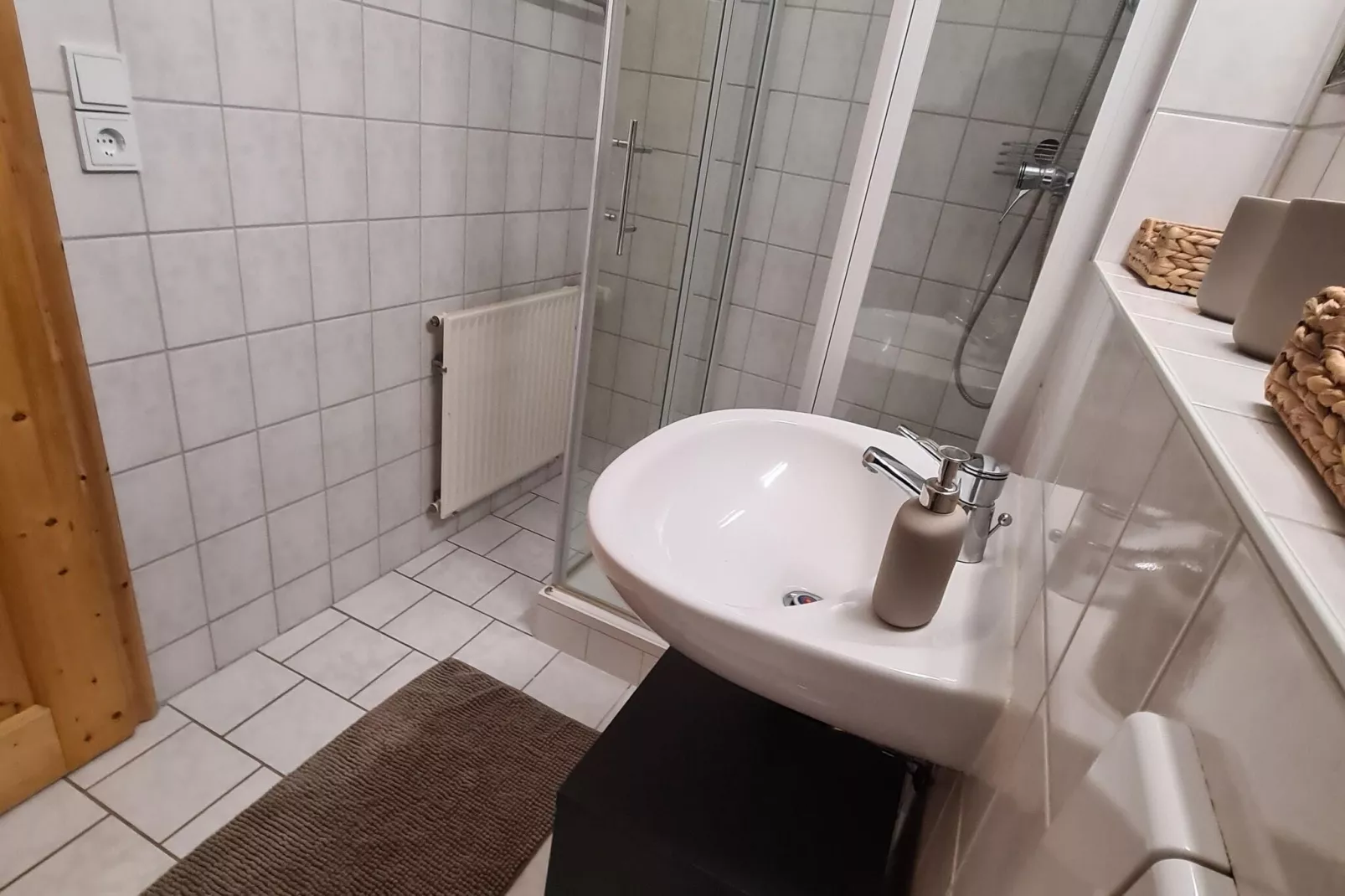 Schöne Wohnung im reetgedachten Bauernhaus-Salle de bain