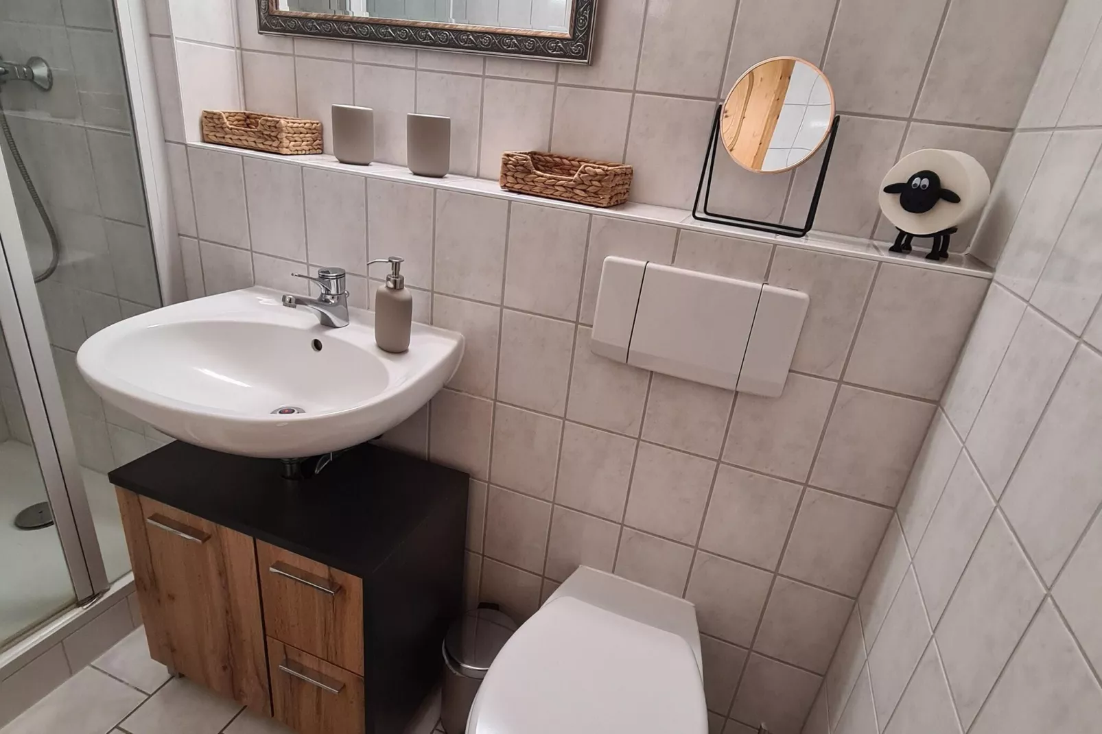 Schöne Wohnung im reetgedachten Bauernhaus-Salle de bain