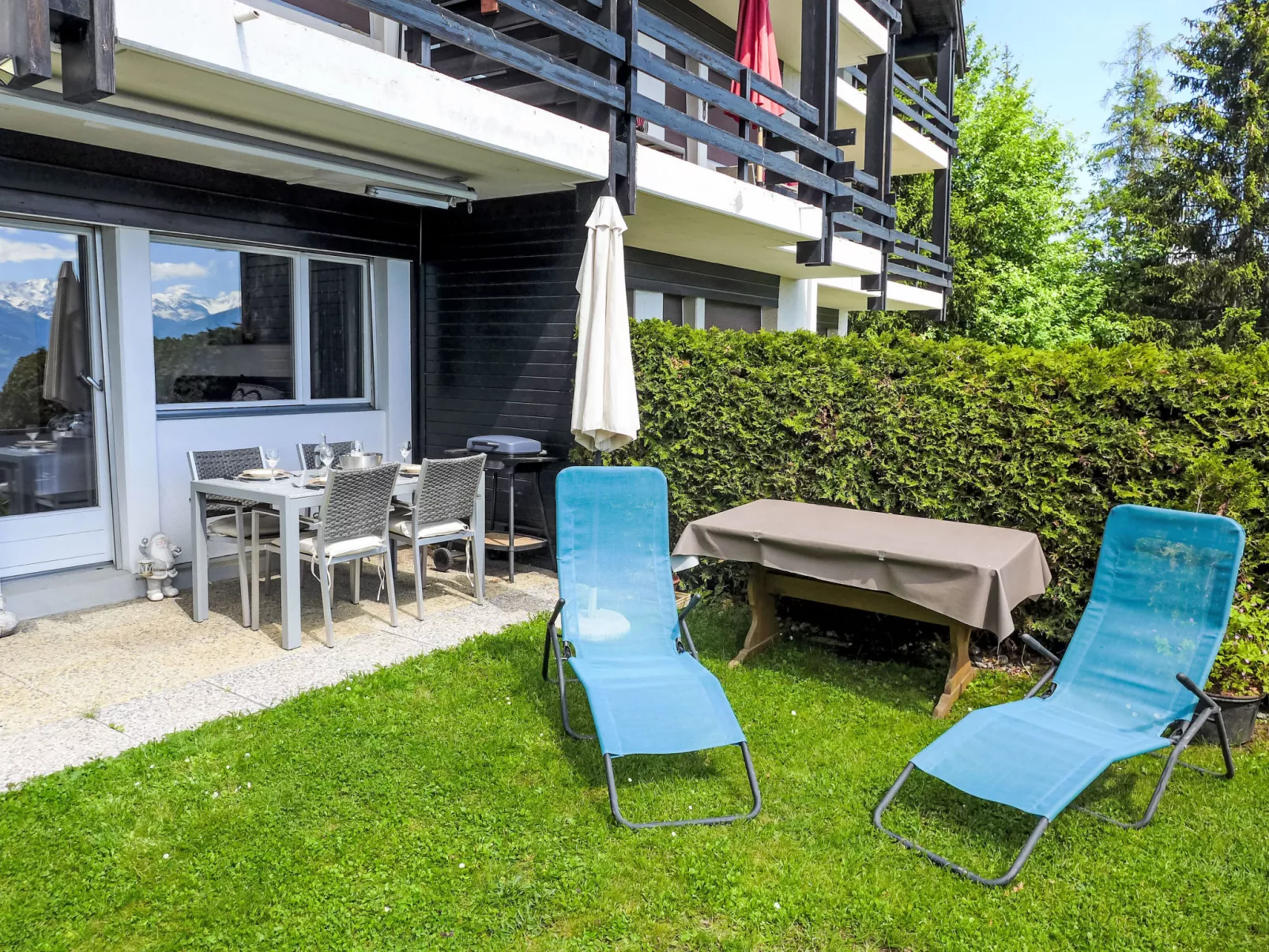 Les Essampilles 25-Outside