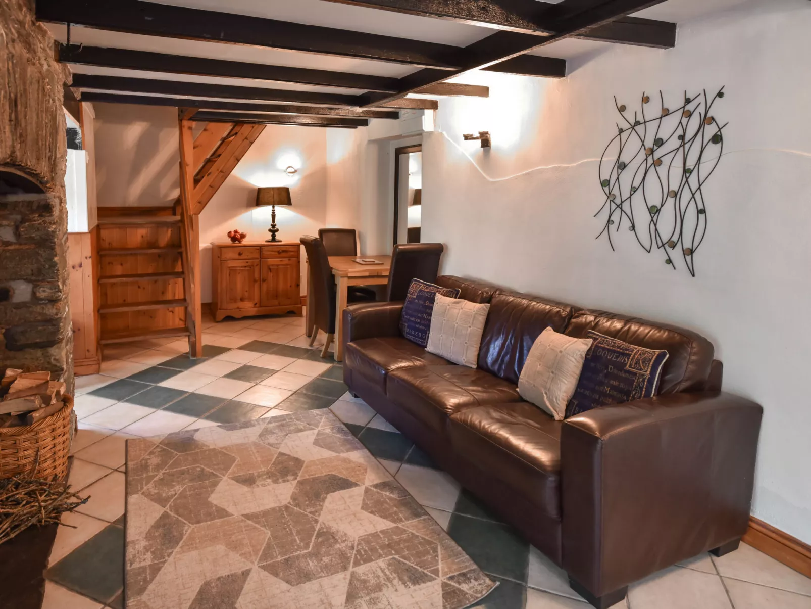 Pump Cottage-Inside