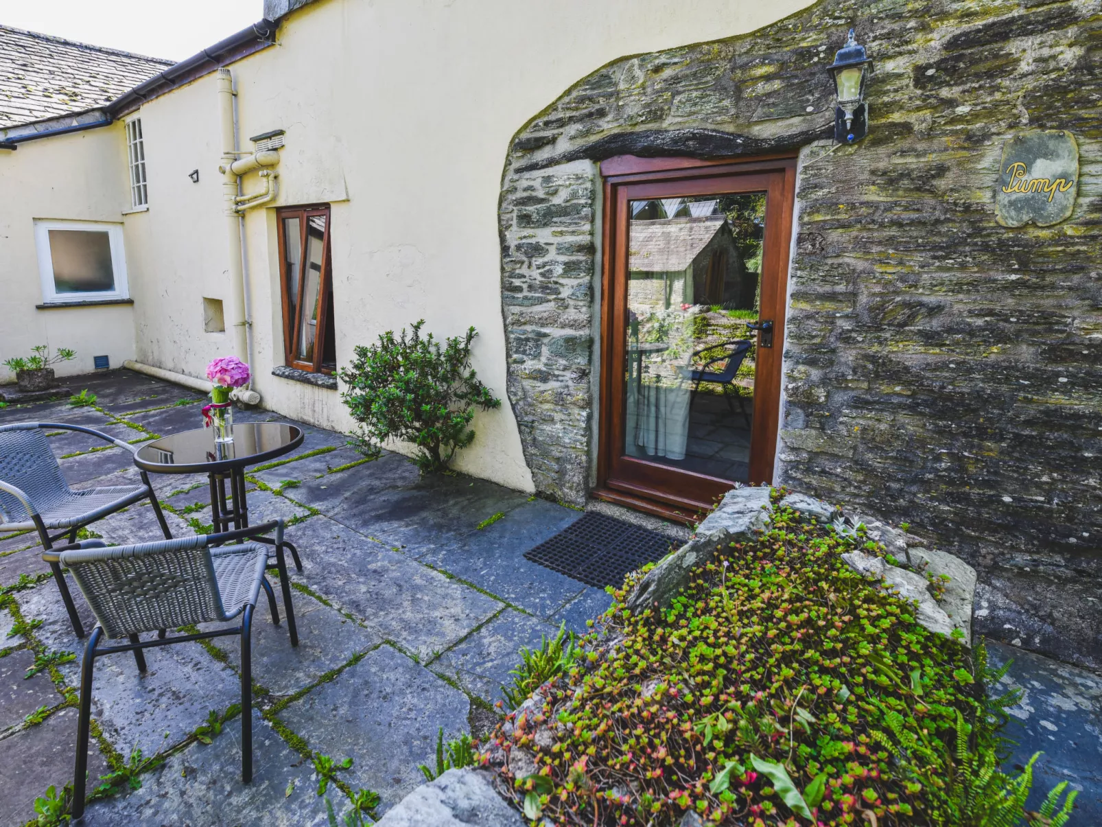 Pump Cottage-Outside