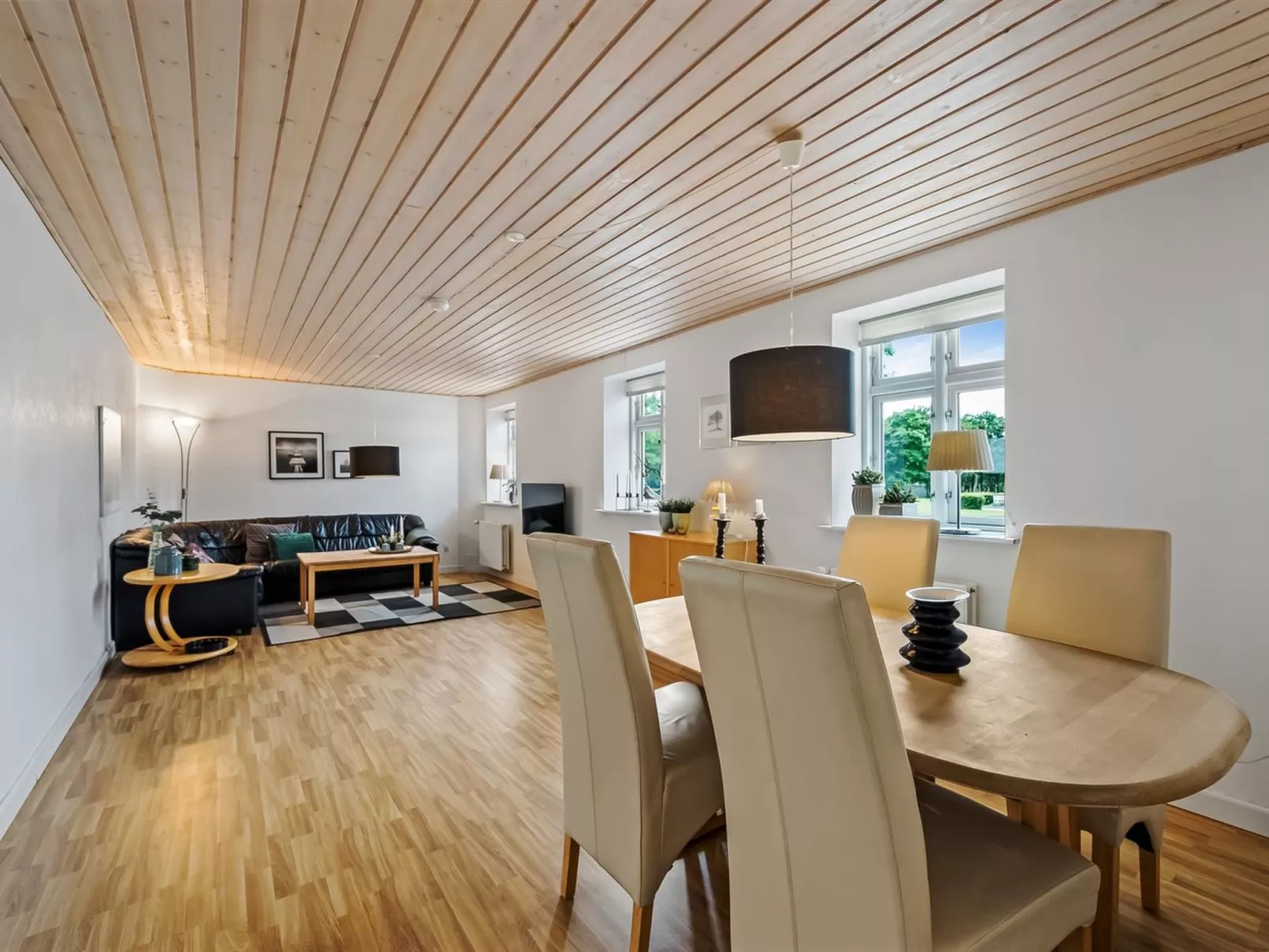 "Edine" - 4.5km from the sea-Inside
