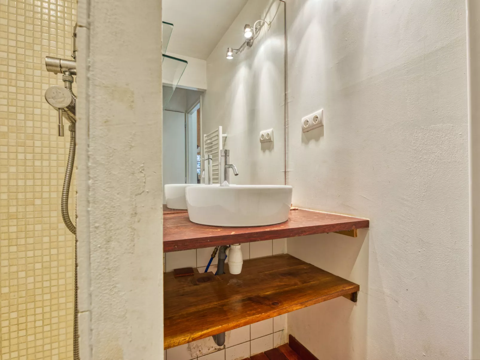 Les Bains Douche-Inside