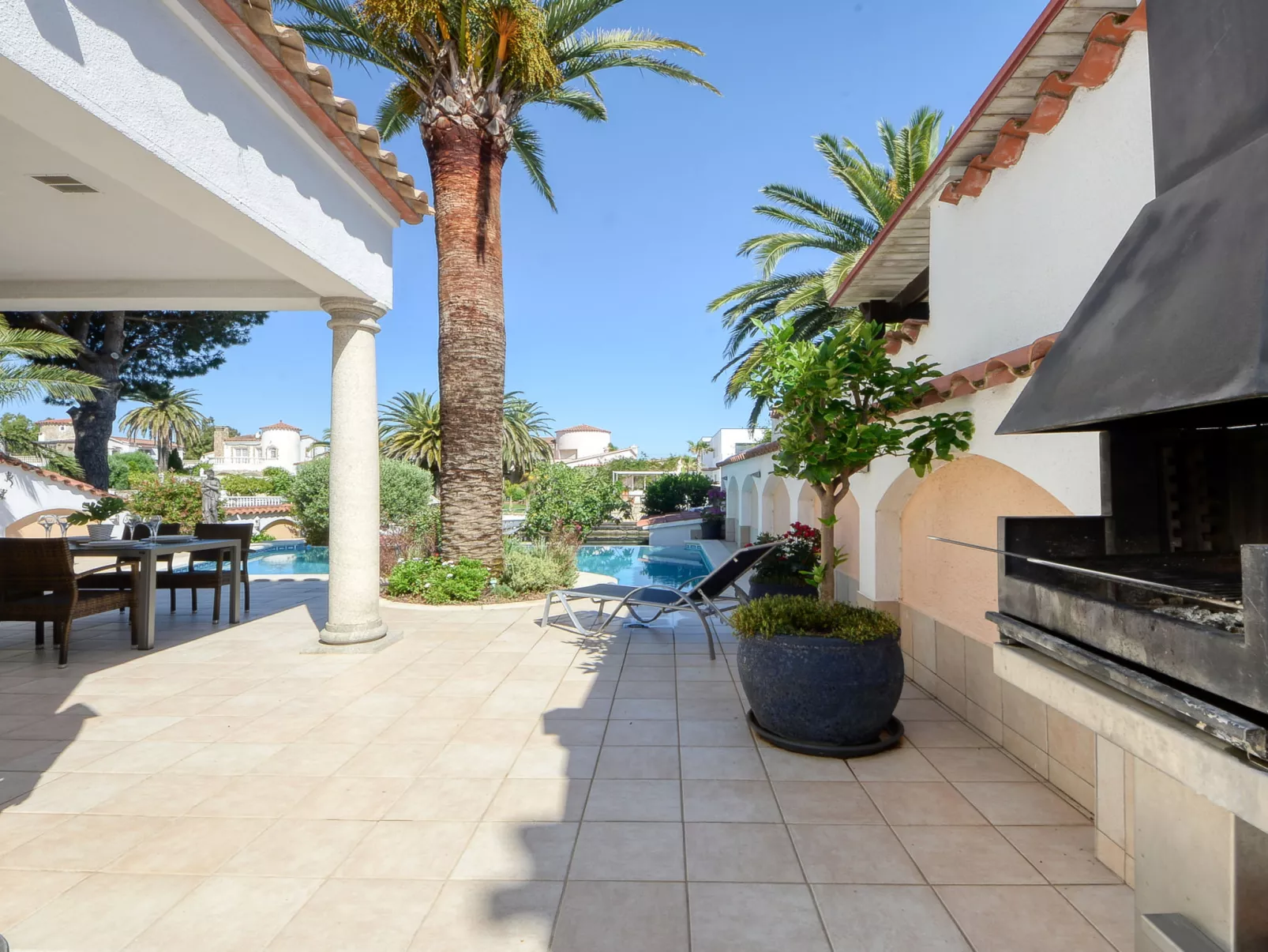 Llobregat 41b-Outside