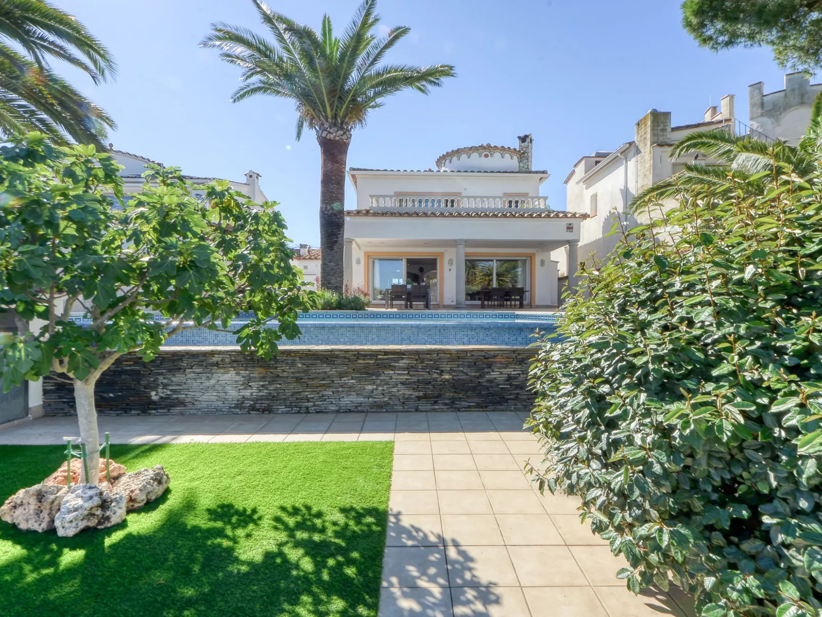 Llobregat 41b-Outside