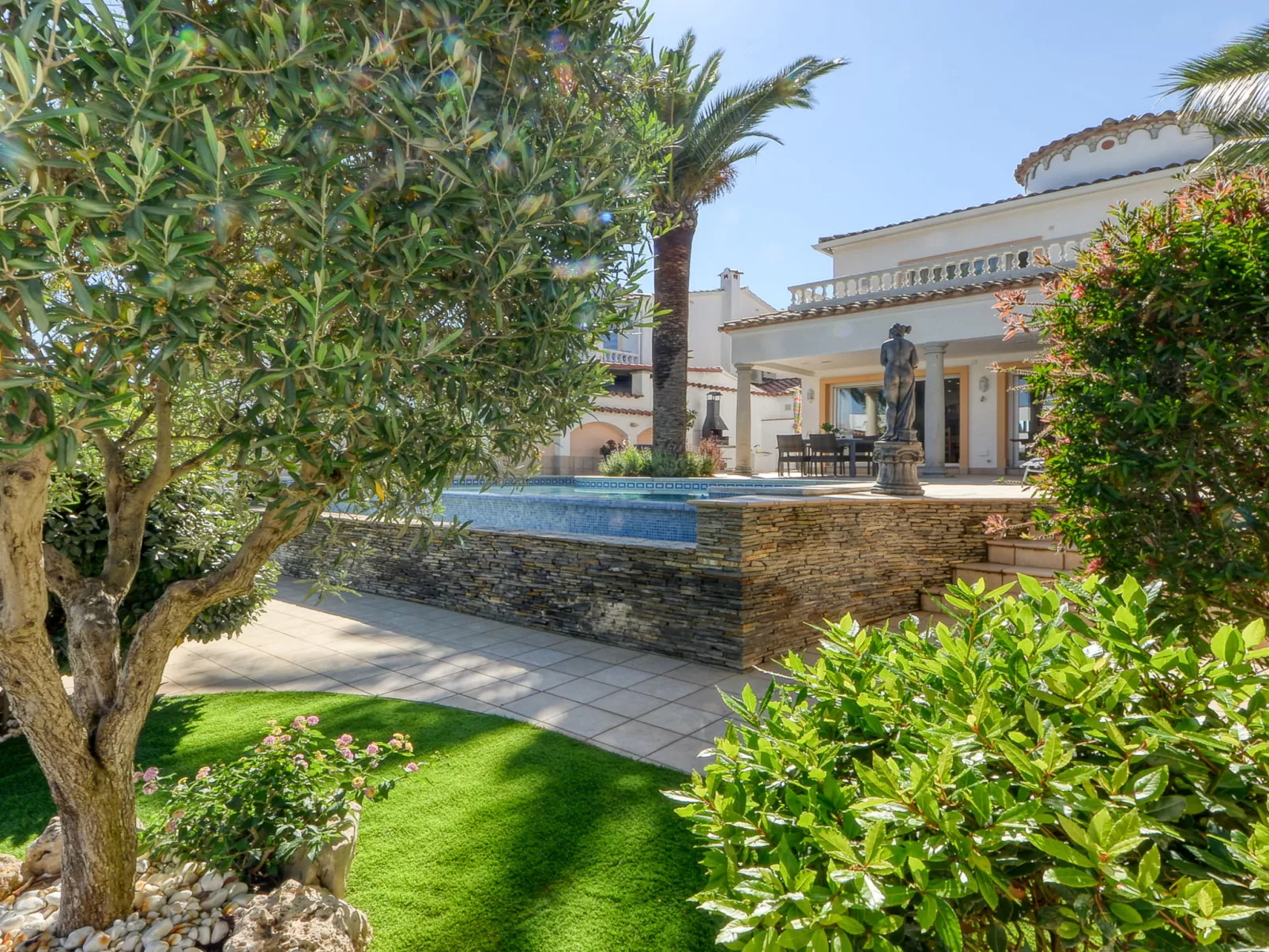 Llobregat 41b-Outside
