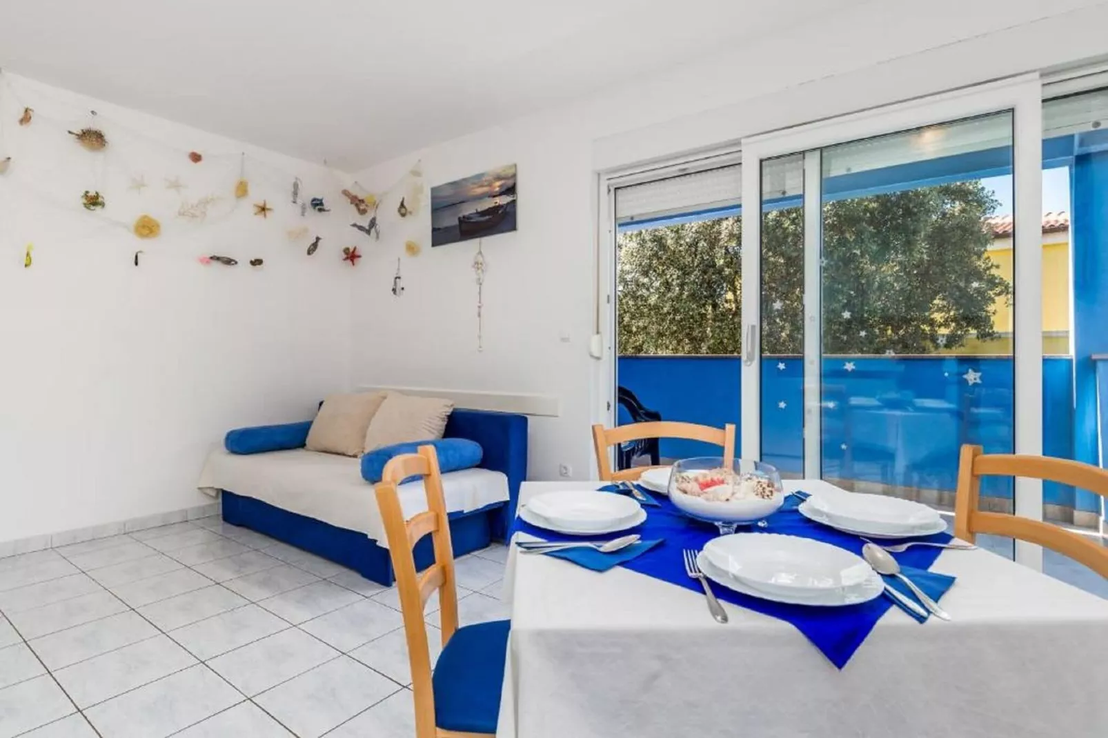 Modra kuća 1-Dining room