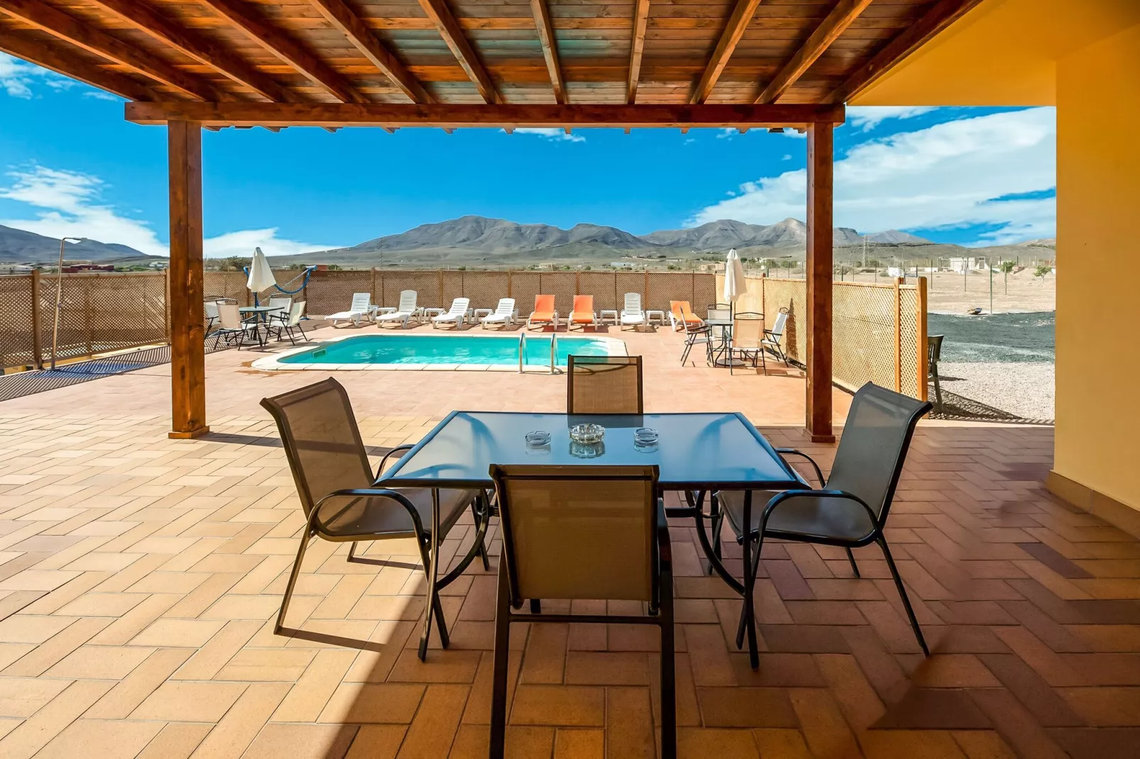 Chalet en Tuineje para 6 personas-Terrace balcony