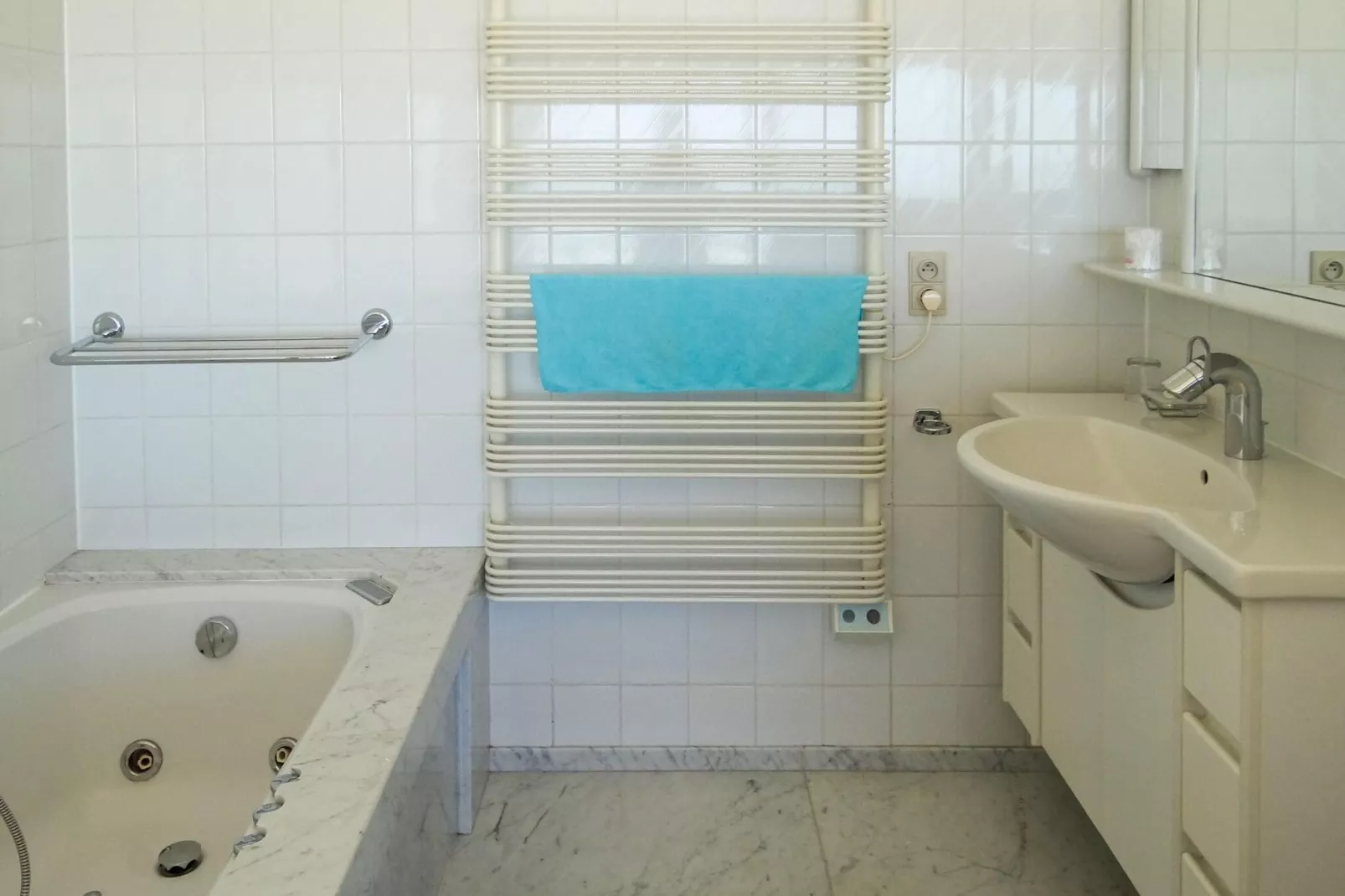 SCORPIO A 0901GAR-Bathroom