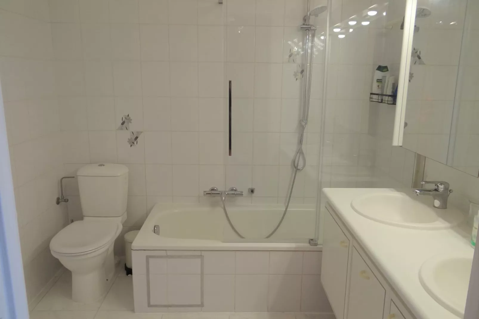 SCORPIO B 0704GAR-Bathroom