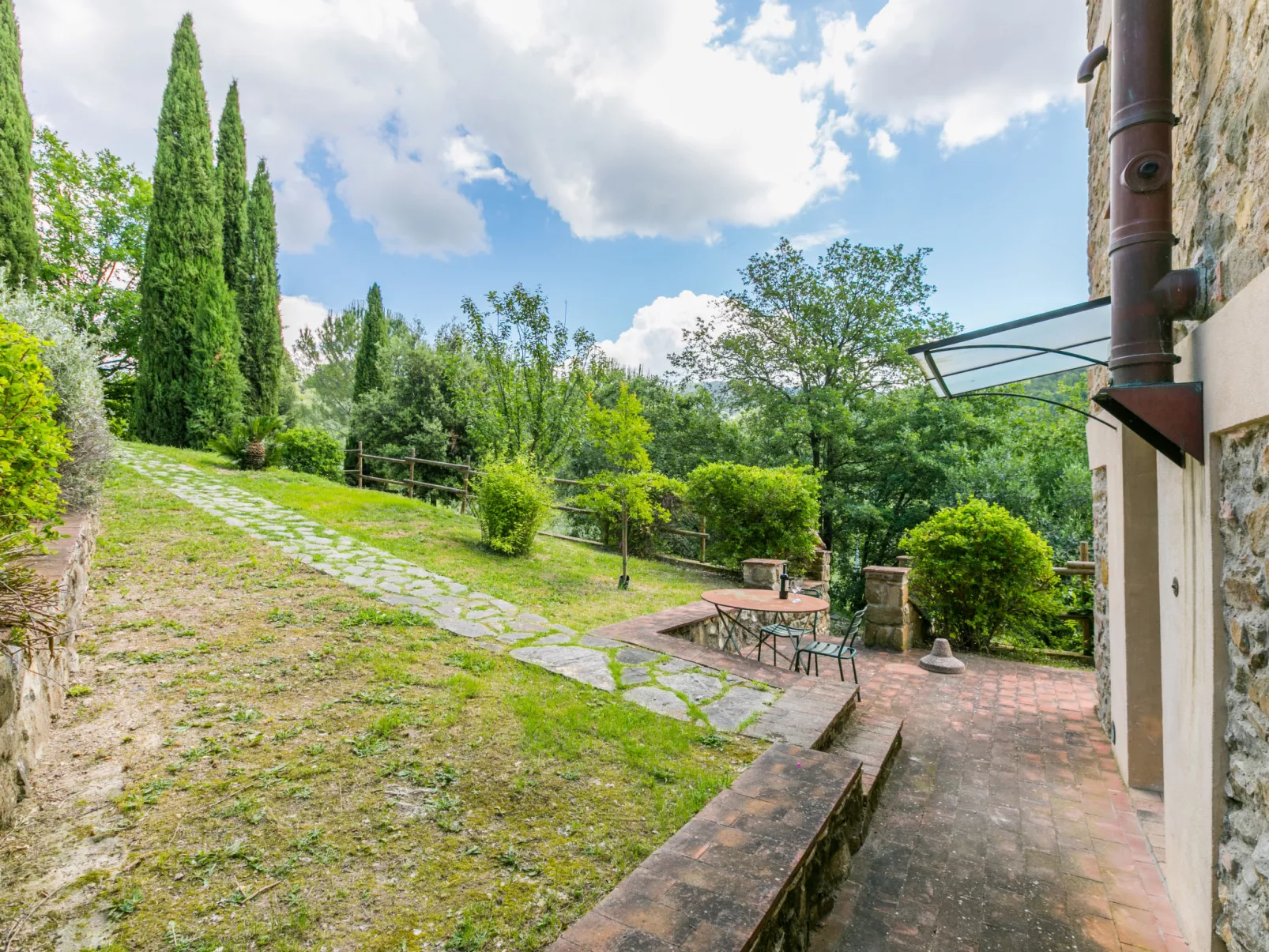 Policleto-Outside