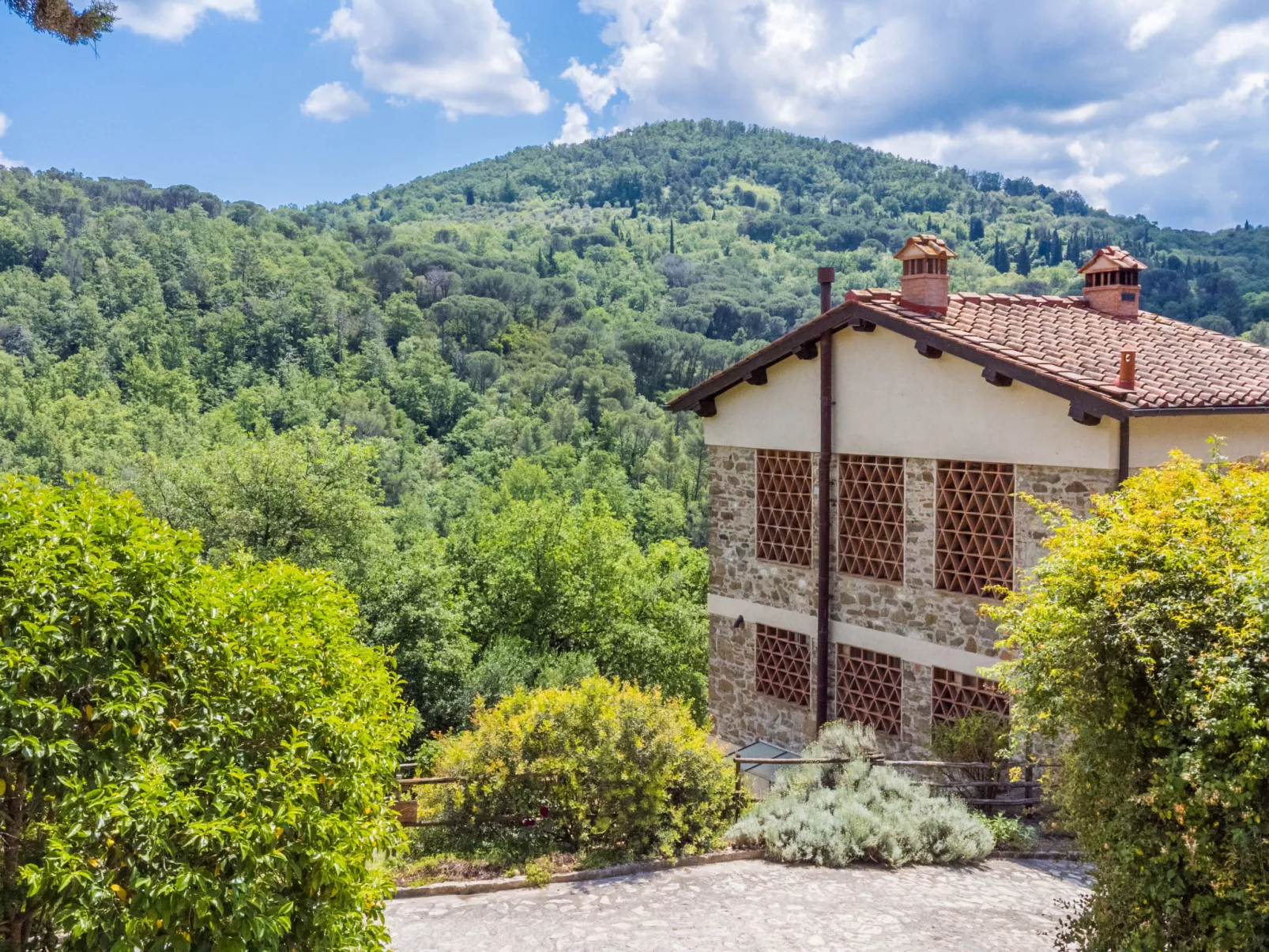 Policleto-Outside