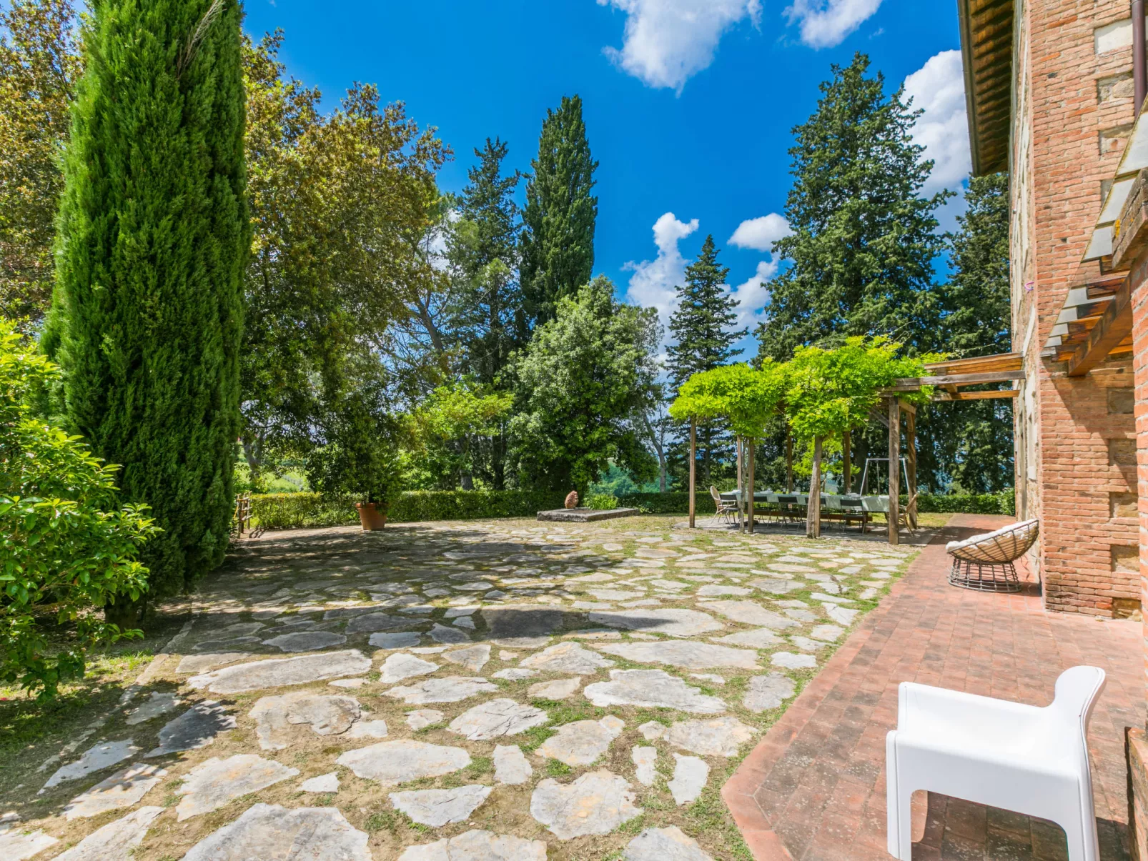 Policleto-Outside