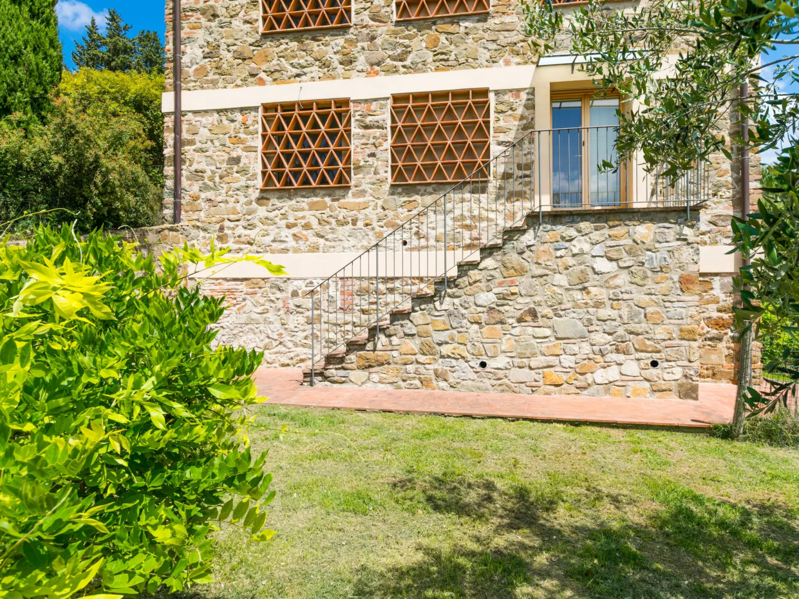 Policleto-Outside