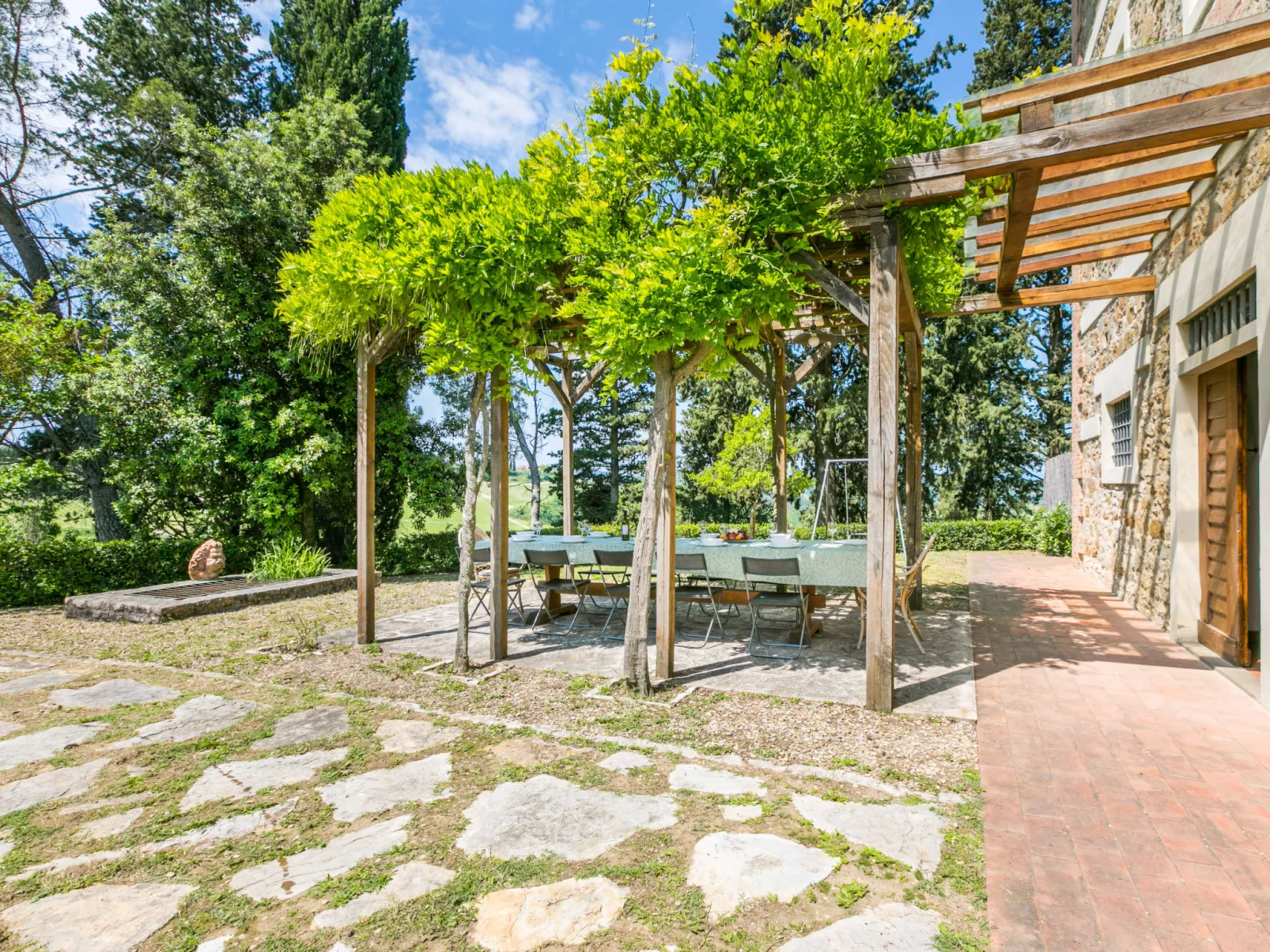 Policleto-Outside