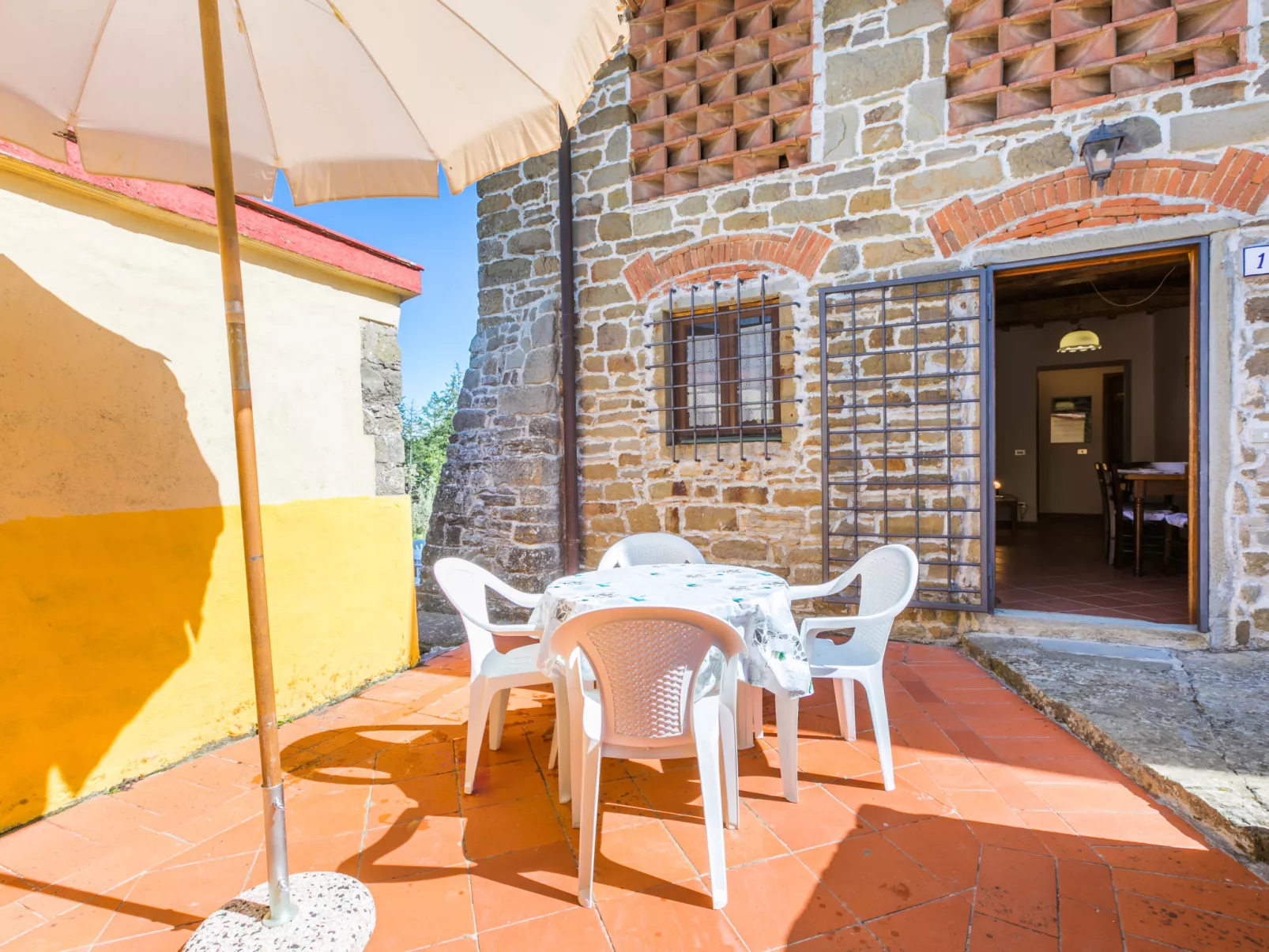 Certina 1-Outside