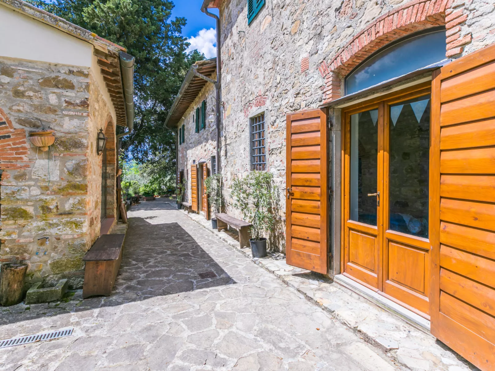 Antico Frantoio-Outside
