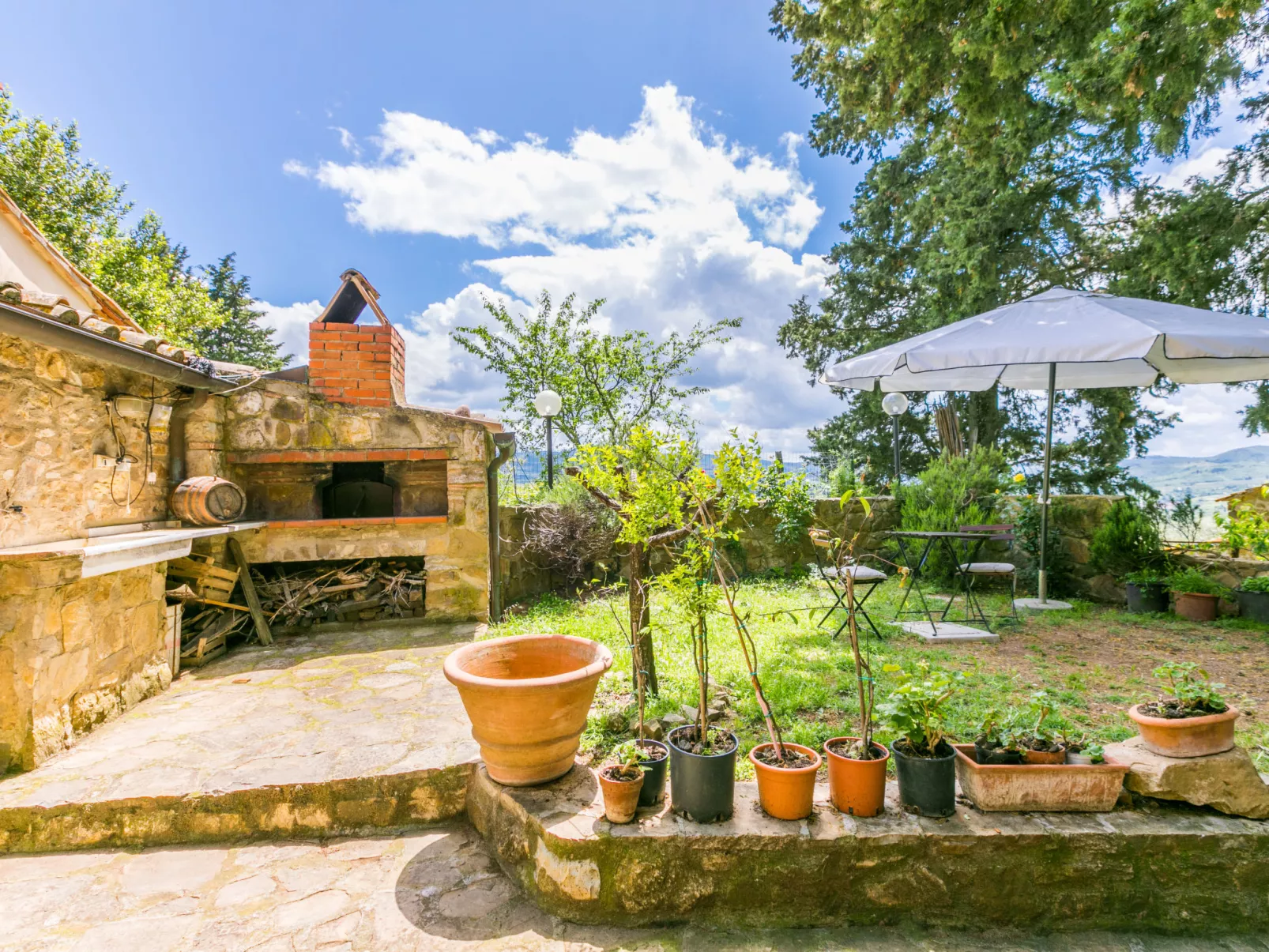Mangiatoia-Outside